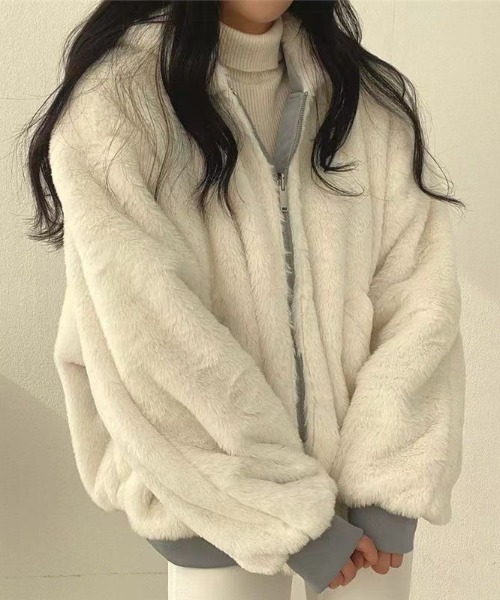 Mejoul（メジュール）の「フード付きリバーシブルボリュームブルゾンファーブルゾン（ブルゾン・レディース・ブルー/アイボリー/ブラック/カーキ・M/L）」の8枚目の写真