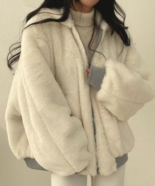 Mejoul（メジュール）の「フード付きリバーシブルボリュームブルゾンファーブルゾン（ブルゾン・レディース・ブルー/アイボリー/ブラック/カーキ・M/L）」の6枚目の写真