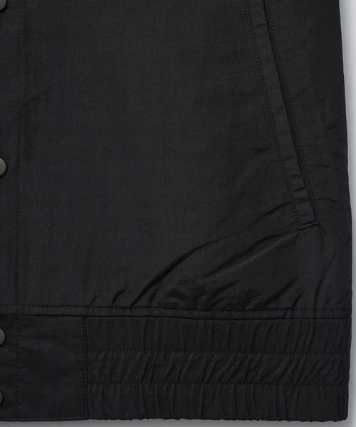 NEW BALANCE(ニューバランス)の「NEW BALANCE MET24 Short Sleeve Shirts Jacket AMJ55004(ブルゾン・メンズ・オリーブ/ブラック/グレー・L/M)」の4枚目の写真