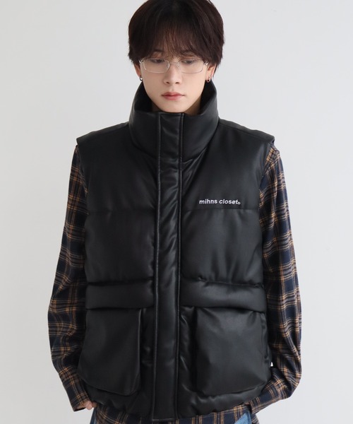 mihns closet（ミンズクローゼット）の「【mihns closet/ミンズクローゼット】 スタンドカラー パデッド ストレッチ ユーティリティポケット ベスト（ダウンベスト・メンズ・ブラック/ブラック系その他2/オフホワイト/セージグリーン/ブラック系その他/ネイビー/クリアブラック/ベージュ/ブルー系その他/ブルー系その他2/ブラック系・S/M/L/LL）」の7枚目の写真