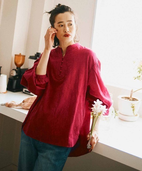 Live in comfort(リブインコンフォート)の「リブ イン コンフォート シックに華やぐ ボタニカルコットンジャカードブラウス(シャツ/ブラウス・レディース・レッド/グレー・M/L/LL/3L/S)」の3枚目の写真