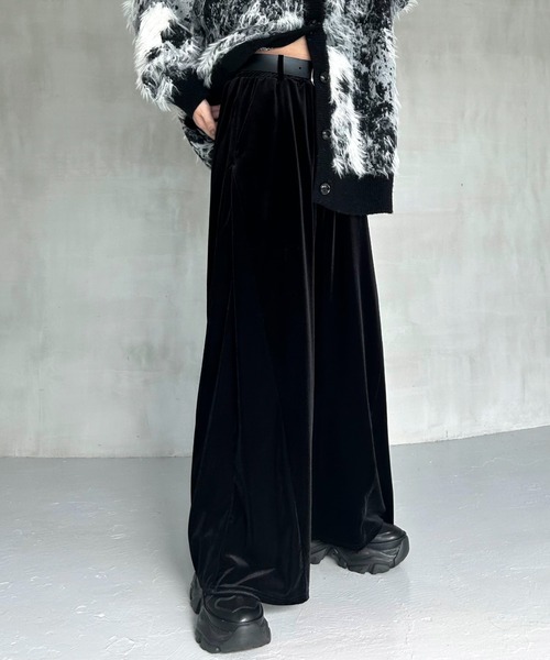 PAGEBOY(ページボーイ)の「サイドタックルーズベロアパンツ/イージーパンツ【4color・2size】(その他パンツ・レディース・ブラック/ブラウン/レッド/ベージュ・SMALL/MEDIUM)」の9枚目の写真