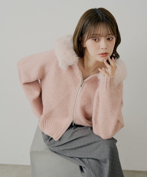 Chico(チコ)の「【SALON by Chico】フードファーWジップニットカーディガン(ニット/セーター・レディース・チャコールグレー/ベージュ/アイボリー/ピンク・FREE)」の4枚目の写真