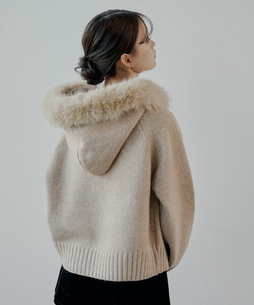 Chico（チコ）の「【SALON by Chico】フードファーWジップニット