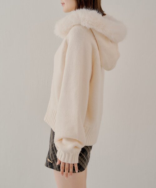 Chico（チコ）の「【SALON by Chico】フードファーWジップニット