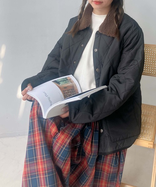 AS KNOW AS plus（アズノゥアズプラス）の「♪衿取り外し可能 2WAYキルティングジャケット（ブルゾン・レディース・ブラック/カーキ/アイボリー・FREE）」の4枚目の写真