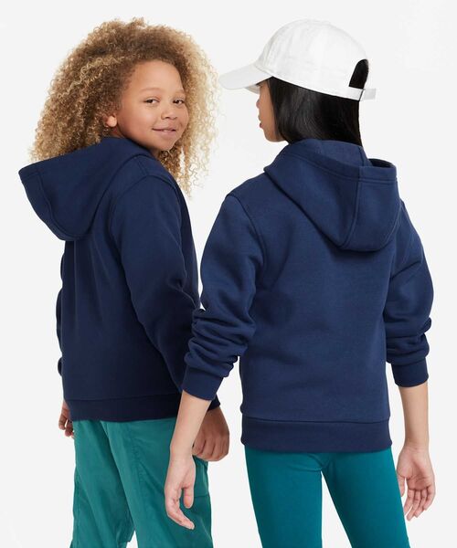 NIKE(ナイキ)の「ナイキ スポーツウェア クラブ フリース ジュニア フルジップ パーカー / Nike Sportswear Club Fleece Big Kids' Full-Zip Hoodie FD3004-410 Midnight Navy(パーカー・キッズ・ネイビー・140/150/130/160)」の2枚目の写真
