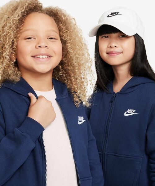 NIKE(ナイキ)の「ナイキ スポーツウェア クラブ フリース ジュニア フルジップ パーカー / Nike Sportswear Club Fleece Big Kids' Full-Zip Hoodie FD3004-410 Midnight Navy(パーカー・キッズ・ネイビー・140/150/130/160)」の3枚目の写真