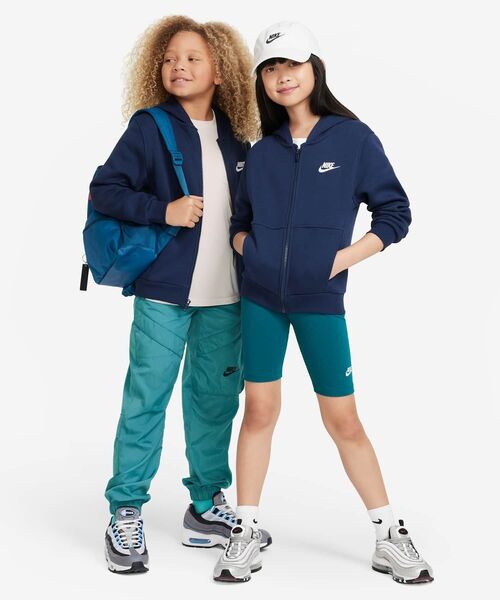 NIKE(ナイキ)の「ナイキ スポーツウェア クラブ フリース ジュニア フルジップ パーカー / Nike Sportswear Club Fleece Big Kids' Full-Zip Hoodie FD3004-410 Midnight Navy(パーカー・キッズ・ネイビー・140/150/130/160)」の5枚目の写真