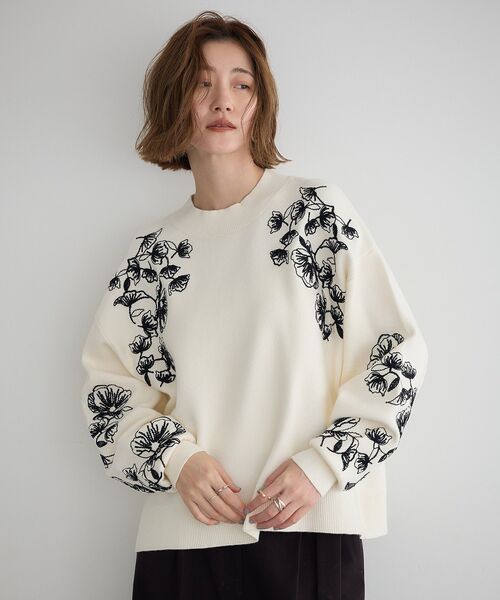 YECCA VECCA(イェッカヴェッカ)の「フラワー刺繍ニット(ニット/セーター・レディース・オフホワイト/チャコールグレー・FREE)」の6枚目の写真