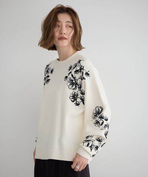YECCA VECCA(イェッカヴェッカ)の「フラワー刺繍ニット(ニット/セーター・レディース・オフホワイト/チャコールグレー・FREE)」の8枚目の写真