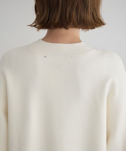 YECCA VECCA(イェッカヴェッカ)の「フラワー刺繍ニット(ニット/セーター・レディース・オフホワイト/チャコールグレー・FREE)」の14枚目の写真