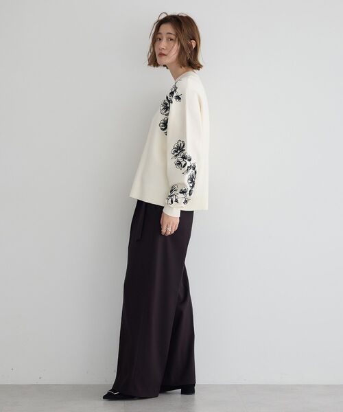 YECCA VECCA(イェッカヴェッカ)の「フラワー刺繍ニット(ニット/セーター・レディース・オフホワイト/チャコールグレー・FREE)」の18枚目の写真