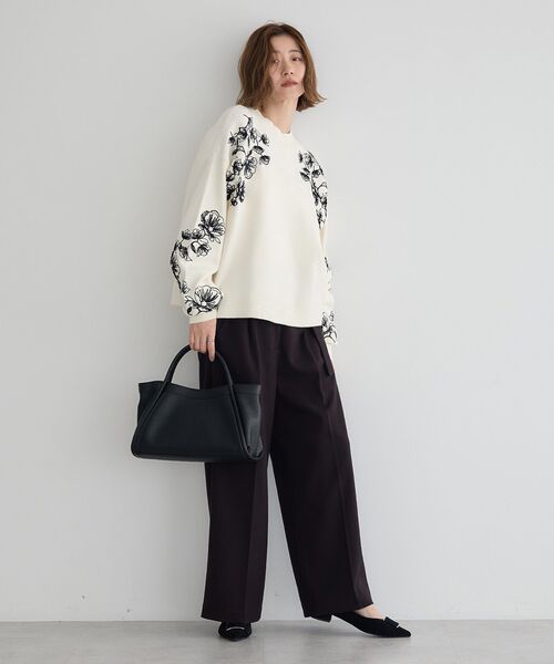 YECCA VECCA(イェッカヴェッカ)の「フラワー刺繍ニット(ニット/セーター・レディース・オフホワイト/チャコールグレー・FREE)」の20枚目の写真