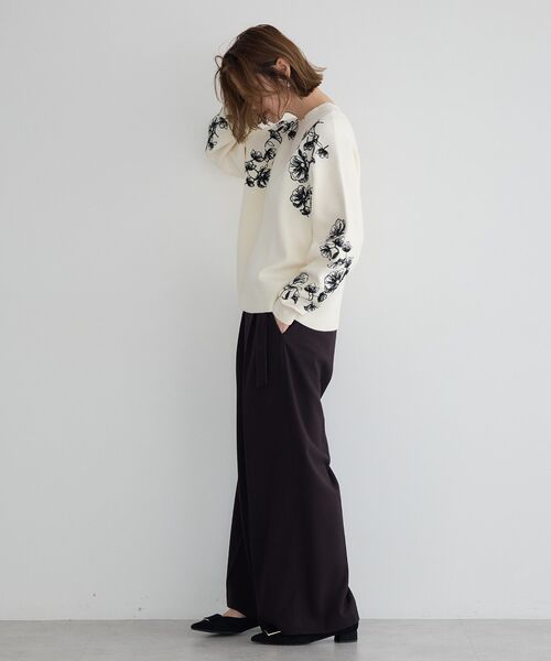 YECCA VECCA(イェッカヴェッカ)の「フラワー刺繍ニット(ニット/セーター・レディース・オフホワイト/チャコールグレー・FREE)」の21枚目の写真