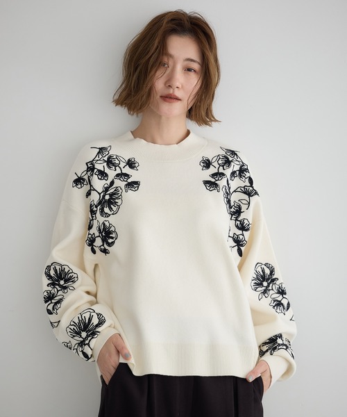 YECCA VECCA(イェッカヴェッカ)の「フラワー刺繍ニット(ニット/セーター・レディース・オフホワイト/チャコールグレー・FREE)」の19枚目の写真