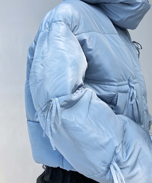 AS KNOW AS plus(アズノゥアズプラス)の「♪散りばめリボン 2WAYビッグ衿 ボリューム中綿ブルゾン(ダウンジャケット/コート・レディース・サックスブルー/ブラック/アイボリー・FREE)」の17枚目の写真