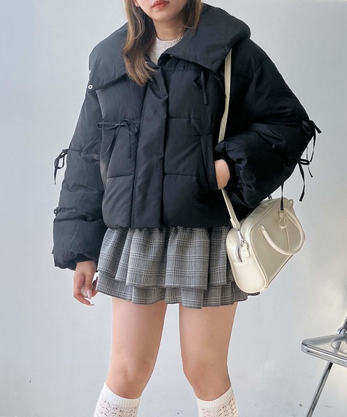 AS KNOW AS plus(アズノゥアズプラス)の「♪散りばめリボン 2WAYビッグ衿 ボリューム中綿ブルゾン(ダウンジャケット/コート・レディース・サックスブルー/ブラック/アイボリー・FREE)」の21枚目の写真