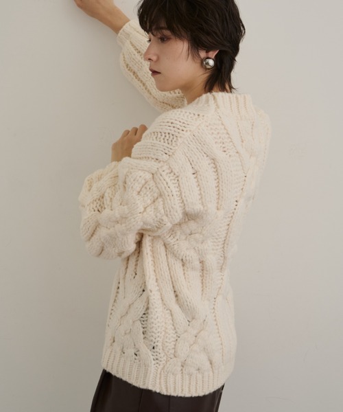 DFFUR.（ディフル）の「バルキーケーブルニットプルオーバー（ニット/セーター・レディース・ブラウン/アイボリー・FREE）」の19枚目の写真