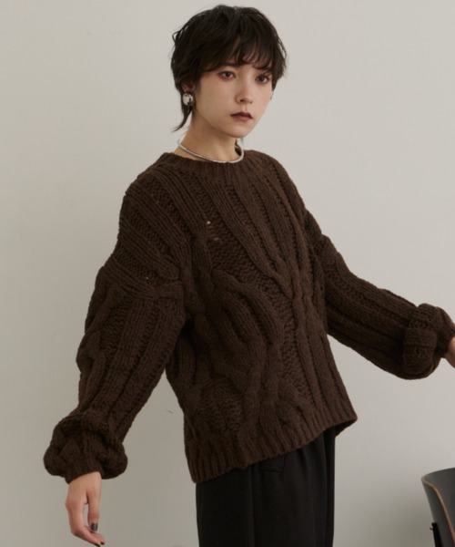 DFFUR.（ディフル）の「バルキーケーブルニットプルオーバー（ニット/セーター・レディース・ブラウン/アイボリー・FREE）」の5枚目の写真