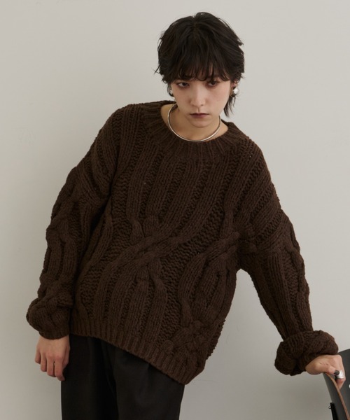 DFFUR.（ディフル）の「バルキーケーブルニットプルオーバー（ニット/セーター・レディース・ブラウン/アイボリー・FREE）」の6枚目の写真