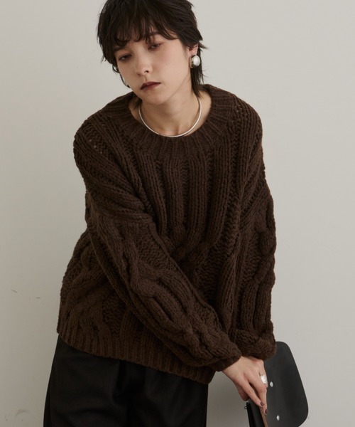 DFFUR.（ディフル）の「バルキーケーブルニットプルオーバー（ニット/セーター・レディース・ブラウン/アイボリー・FREE）」の4枚目の写真