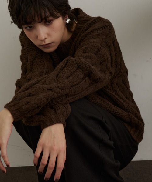 DFFUR.（ディフル）の「バルキーケーブルニットプルオーバー（ニット/セーター・レディース・ブラウン/アイボリー・FREE）」の10枚目の写真