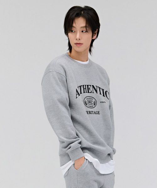 CHASECULT(チェイスカルト)の「共用エッセンシャルアーチレタリング裏起毛スウェットTシャツ-グレー(スウェット・メンズ・ライトグレー・90/95/100/105/110)」の3枚目の写真