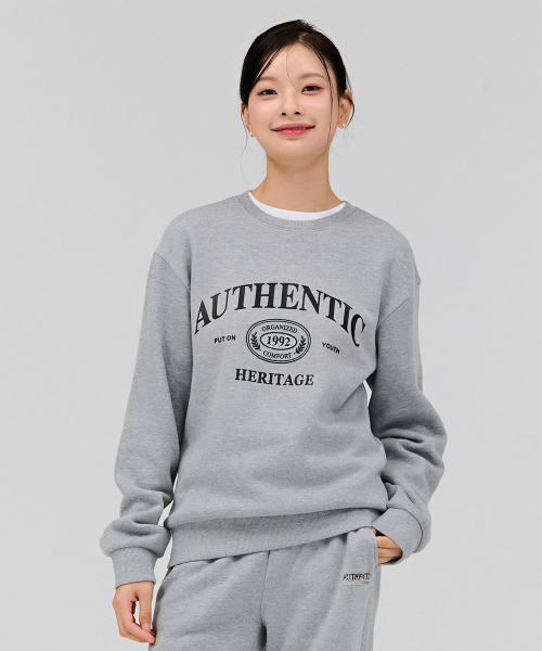 CHASECULT(チェイスカルト)の「共用エッセンシャルアーチレタリング裏起毛スウェットTシャツ-グレー(スウェット・メンズ・ライトグレー・90/95/100/105/110)」の4枚目の写真