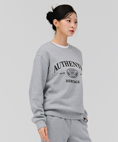 CHASECULT(チェイスカルト)の「共用エッセンシャルアーチレタリング裏起毛スウェットTシャツ-グレー(スウェット・メンズ・ライトグレー・90/95/100/105/110)」の5枚目の写真
