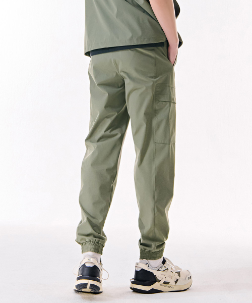 CHASECULT(チェイスカルト)の「男性ストレッチポケットジョガーパンツ-DBRK2221C0V(スウェットパンツ・メンズ・カーキ・70/76/82/86)」の2枚目の写真
