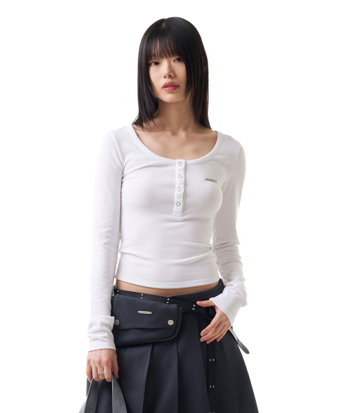IUGAMAKARAS(イウガマカラス)の「Button Fitted Top (White)(Tシャツ/カットソー・レディース・その他・FREE)」の4枚目の写真