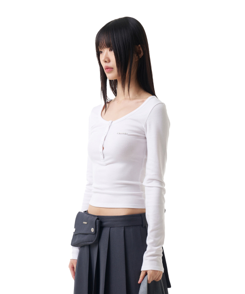 IUGAMAKARAS(イウガマカラス)の「Button Fitted Top (White)(Tシャツ/カットソー・レディース・その他・FREE)」の5枚目の写真