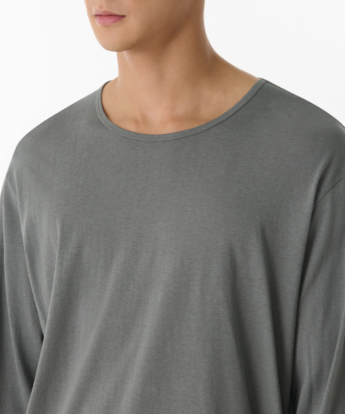 MUSINSA STANDARD（ムシンサスタンダード）の「リラックスドライトウェイトCRスcoopネック長袖Tシャツ[カーキグレー]（Tシャツ/カットソー・メンズ・その他・SMALL/MEDIUM/LARGE/X-LARGE/XX-LARGE/XXX-LARGE）」の3枚目の写真