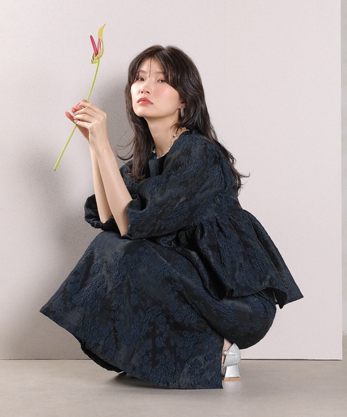 Kana（カナ）の「ジャガード バルーン スリーブ ブラウス Iラインスカート2点セット パーティードレス オケージョンドレス 結婚式 お呼ばれ（ドレス・レディース・ブラック/ネイビー/ライトグレー・M/S）」の3枚目の写真