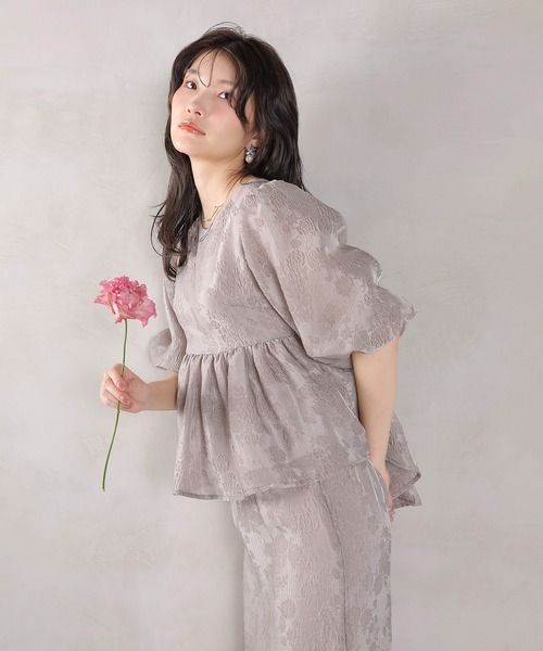 Kana（カナ）の「ジャガード バルーン スリーブ ブラウス Iラインスカート2点セット パーティードレス オケージョンドレス 結婚式 お呼ばれ（ドレス・レディース・ブラック/ネイビー/ライトグレー・M/S）」の2枚目の写真