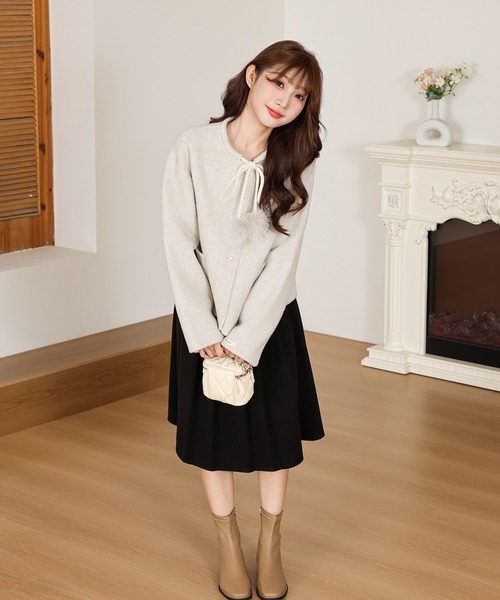 Anely(アネリー)の「リボン ファー ポンポン付き ショート コート(ノーカラーコート・レディース・アイボリー/チャコールグレー・FREE)」の15枚目の写真