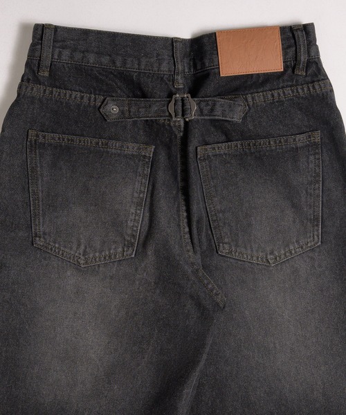 MUHET（ミュエータ）の「cinch-back flare denim pants / シンチバックフレアデニムパンツ（デニムパンツ・レディース・インディゴブルー/ブラック・MEDIUM/SMALL/LARGE）」の9枚目の写真