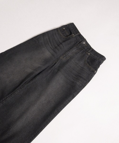 MUHET（ミュエータ）の「cinch-back flare denim pants / シンチバックフレアデニムパンツ（デニムパンツ・レディース・インディゴブルー/ブラック・MEDIUM/SMALL/LARGE）」の13枚目の写真