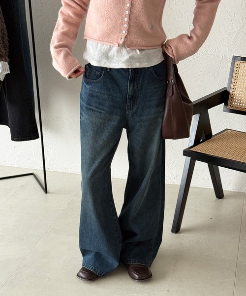 MUHET（ミュエータ）の「cinch-back flare denim pants / シンチバックフレアデニムパンツ（デニムパンツ・レディース・インディゴブルー/ブラック・MEDIUM/SMALL/LARGE）」の19枚目の写真