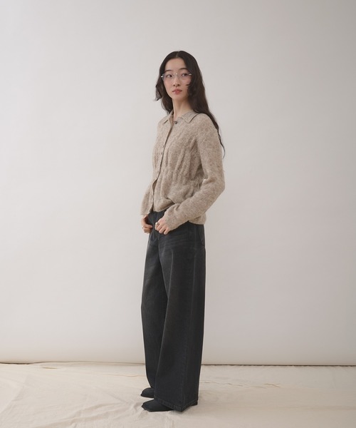 MUHET（ミュエータ）の「cinch-back flare denim pants / シンチバックフレアデニムパンツ（デニムパンツ・レディース・インディゴブルー/ブラック・MEDIUM/SMALL/LARGE）」の16枚目の写真