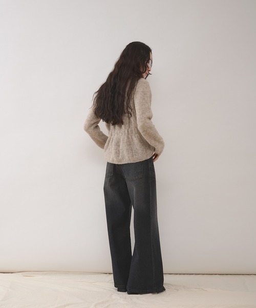 MUHET（ミュエータ）の「cinch-back flare denim pants / シンチバックフレアデニムパンツ（デニムパンツ・レディース・インディゴブルー/ブラック・MEDIUM/SMALL/LARGE）」の17枚目の写真