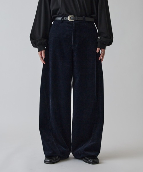 Lui's（ルイス）の「WOOL CORDUROY/ウールコーデュロイカーブパンツ（その他パンツ・メンズ・ダークブルー/ブラック・S/M）」の2枚目の写真