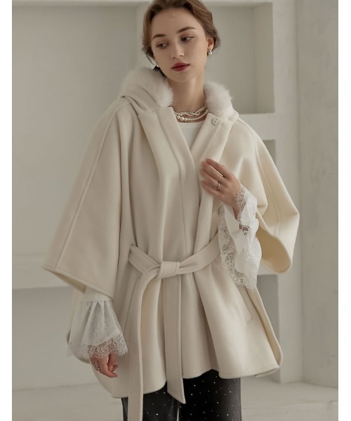 MEISM（ミズム）の「[2025-26 WINTER COLLECTION][MEISM by Re:EDIT]リバーフーディーポンチョコート（ポンチョ・レディース・ブラック/グレー/ホワイト・MEDIUM/LARGE）」の2枚目の写真