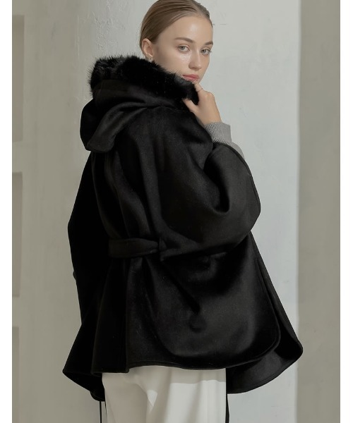 MEISM（ミズム）の「[2025-26 WINTER COLLECTION][MEISM by Re:EDIT]リバーフーディーポンチョコート（ポンチョ・レディース・ブラック/グレー/ホワイト・MEDIUM/LARGE）」の8枚目の写真