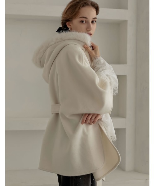 MEISM（ミズム）の「[2025-26 WINTER COLLECTION][MEISM by Re:EDIT]リバーフーディーポンチョコート（ポンチョ・レディース・ブラック/グレー/ホワイト・MEDIUM/LARGE）」の10枚目の写真