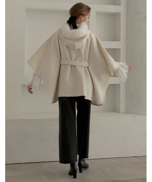 MEISM（ミズム）の「[2025-26 WINTER COLLECTION][MEISM by Re:EDIT]リバーフーディーポンチョコート（ポンチョ・レディース・ブラック/グレー/ホワイト・MEDIUM/LARGE）」の11枚目の写真