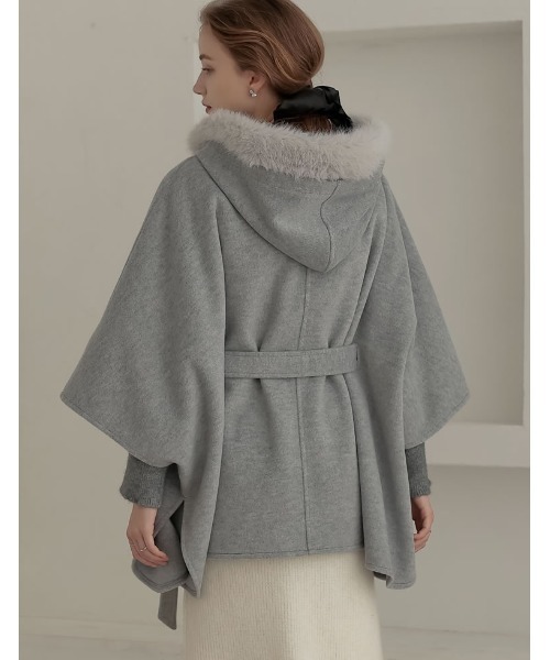 MEISM（ミズム）の「[2025-26 WINTER COLLECTION][MEISM by Re:EDIT]リバーフーディーポンチョコート（ポンチョ・レディース・ブラック/グレー/ホワイト・MEDIUM/LARGE）」の17枚目の写真