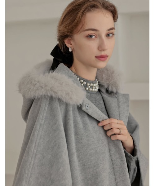 MEISM（ミズム）の「[2025-26 WINTER COLLECTION][MEISM by Re:EDIT]リバーフーディーポンチョコート（ポンチョ・レディース・ブラック/グレー/ホワイト・MEDIUM/LARGE）」の22枚目の写真