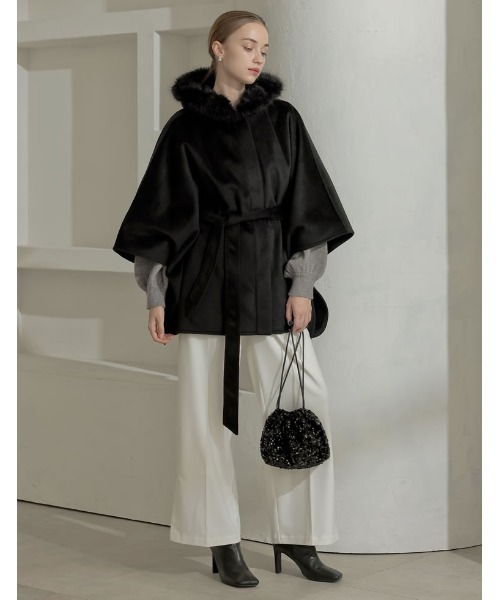 MEISM（ミズム）の「[2025-26 WINTER COLLECTION][MEISM by Re:EDIT]リバーフーディーポンチョコート（ポンチョ・レディース・ブラック/グレー/ホワイト・MEDIUM/LARGE）」の5枚目の写真